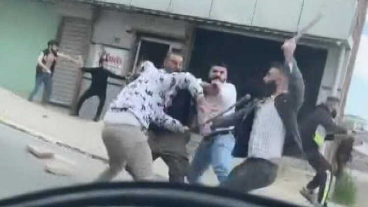 Sultanbeyli'de silahlı ve sopalı kavga: 2 yaralı  