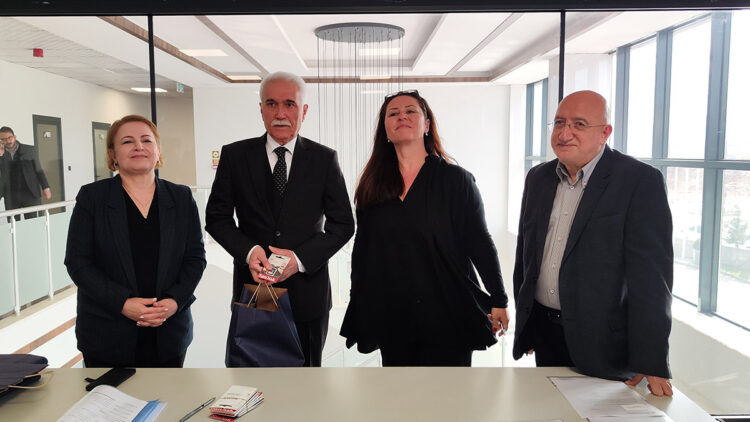 TGC'den depremzede gazetecilere ekipman desteği