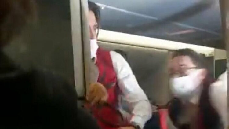 THY uçağında yolcu kabin memuruna saldırdı  