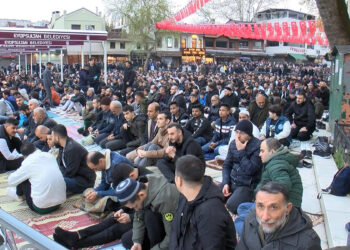 Taksim ve Eyüpsultan Camii'ne akın ettiler
