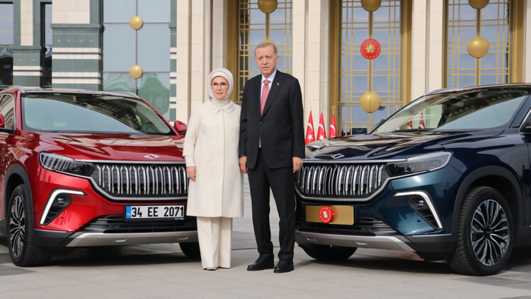 Togg Cumhurbaşkanı Erdoğan'a teslim edildi