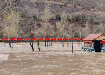 Tunceli'de sağanak; Munzur ile Pülümür çayları taştı
