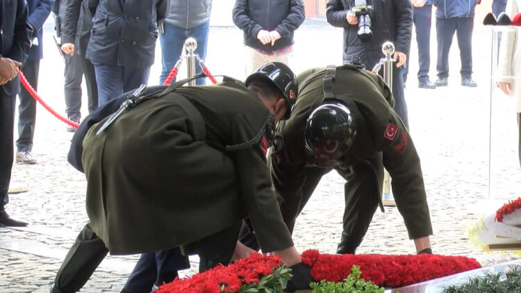 Turgut Özal mezarı başında anıldı