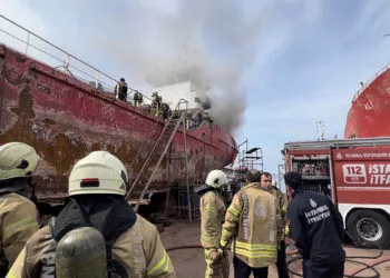 Tuzla'da gemi yangını