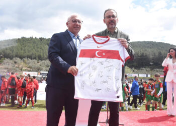 U12 İzmir Cup'ta görkemli açılış