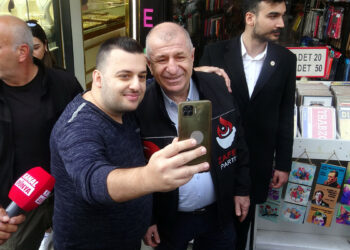 Ümit Özdağ Avcılar'da esnaf ziyareti yaptı