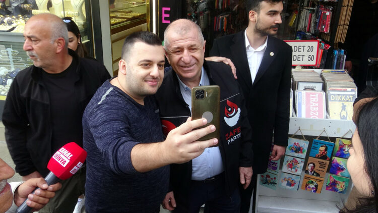 Ümit Özdağ Avcılar'da esnaf ziyareti yaptı