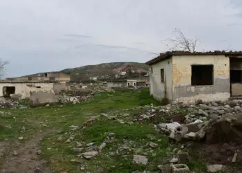 Veysel eroğlu barajı'nda sular çekilince köy ortaya çıktı