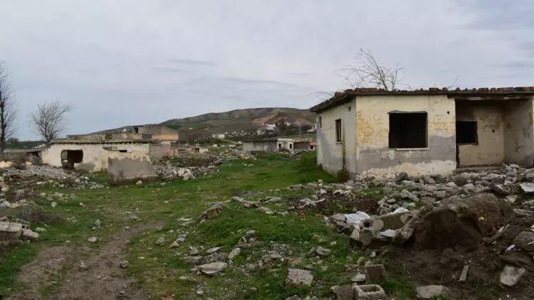 Veysel eroğlu barajı'nda sular çekilince köy ortaya çıktı