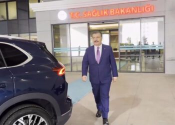 Fahrettin Koca Togg'u makam aracı yaptı