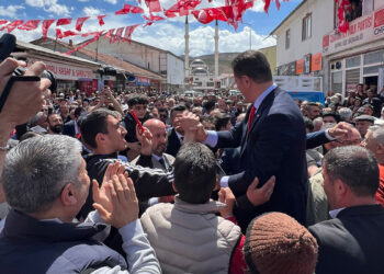 Bizim iki kırmızı çizgimiz var: Bayrağımız ve vatanımız