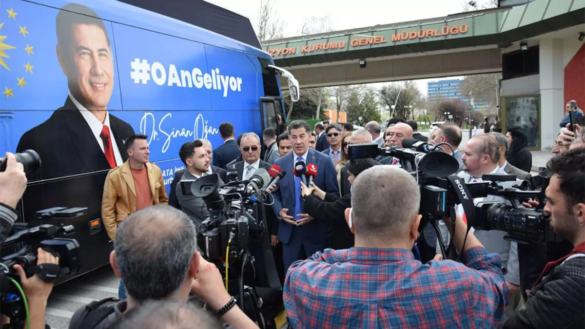 Ata i̇ttifakı cumhurbaşkanı adayı dr. Sinan oğan trt, rtük ve demirören haber ajansı önünde kendisine yönelik uygulanan yayın ambargosunu protesto ederek önemli açıklamalarda bulundu.