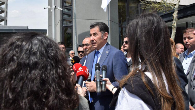 Sinan Oğan TRT önünde eylem yaptı