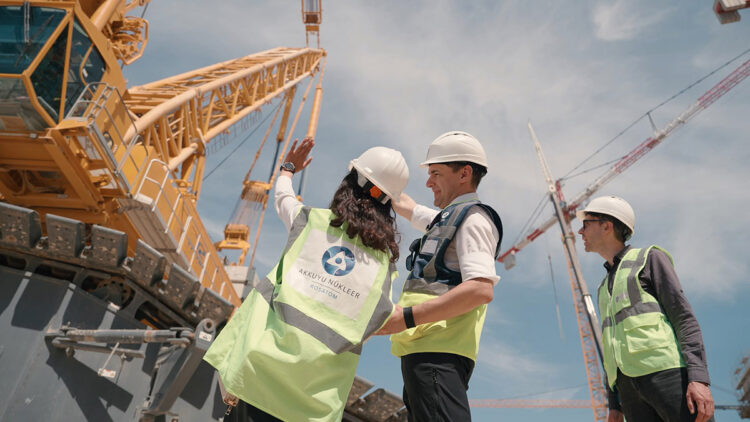 Yüksek Onur öğrencisi Bahar Bolaç’a Akkuyu hediyesi 