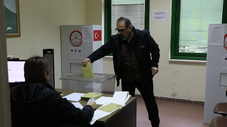 Zonguldak Havalimanı'nda oy kullanma işlemi başladı