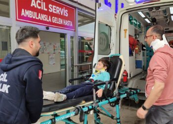 Adana'da 2 otomobil çarpıştı; 1 ölü 2 yaralı