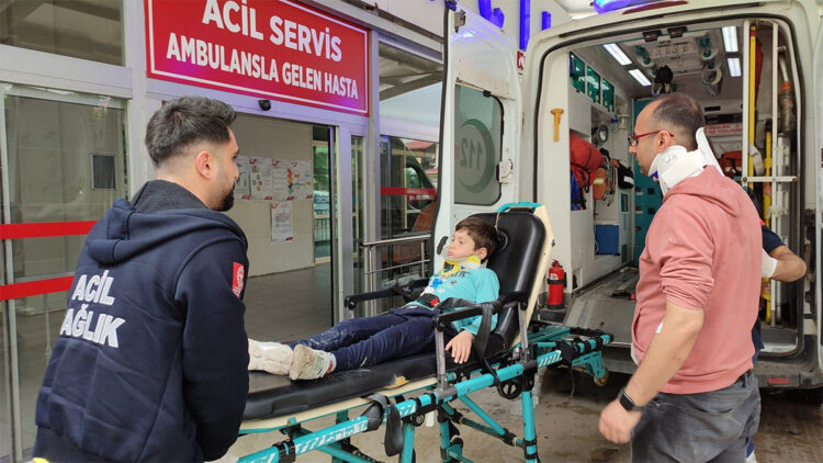 Adana'da 2 otomobil çarpıştı; 1 ölü 2 yaralı