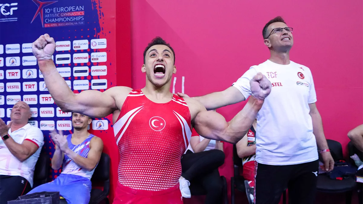 Antalya'da ev sahipliği yaptığımız 10'uncu erkekler ve kadınlar avrupa artistik cimnastik şampiyonası'na erkeklerde takım halinde gümüş madalyayla başlayan millilerimizden adem asil avrupa şampiyonu olarak tarihi bir ilki gerçekleştirdi.