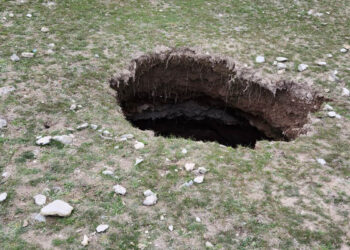 Aksaray'da 10 metre derinliğinde obruk oluştu