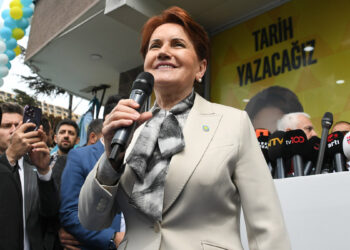 İYİ Parti Genel Başkanı Meral Akşener, "AK Parti'ye yıllarca oy vermiş, bugün de vermek isteyenler öncelikle 14 Mayıs'ta İYİ Parti'ye ve Sayın Kılıçdaroğlu'na oy vermeliler. Çünkü bu ucube sistemin değişmesi lazım" dedi.