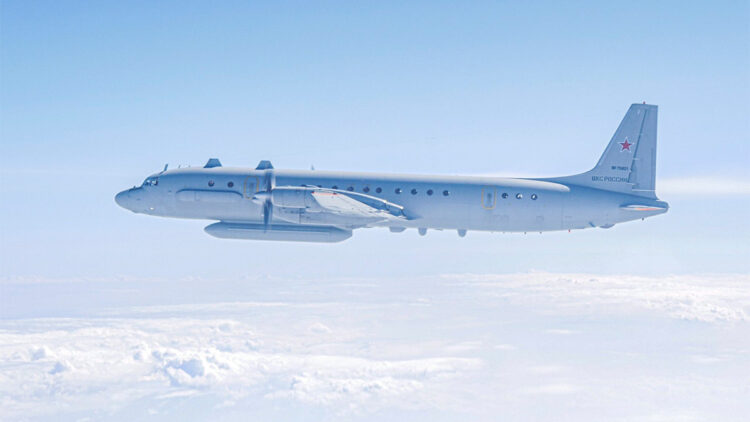 Rus savaş uçağı engellendi