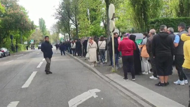 Fransa'da oy verme işlemi sürüyor