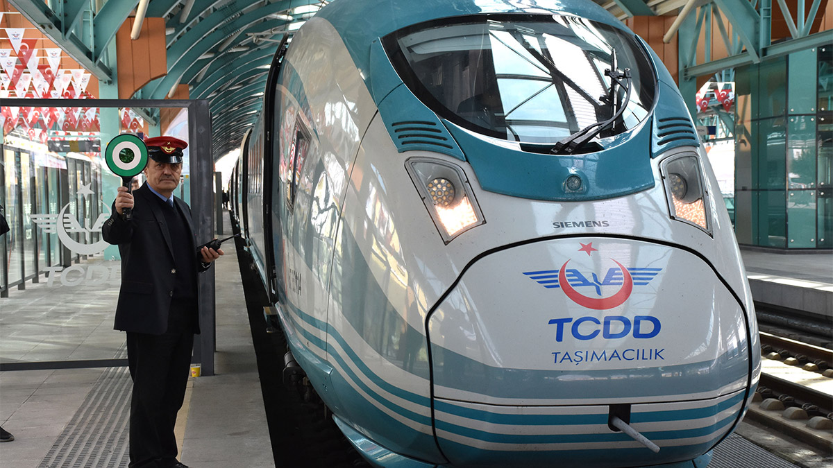 Ankara-Sivas Yüksek Hızlı Treni ilk ücretsiz seferini yaptı