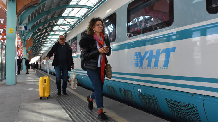 Ankara-Sivas Yüksek Hızlı Treni ilk ücretsiz seferini yaptı