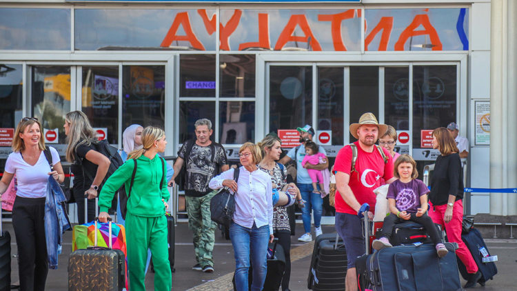 Antalya'ya gelen turist sayısında yeni bir rekor kırıldı