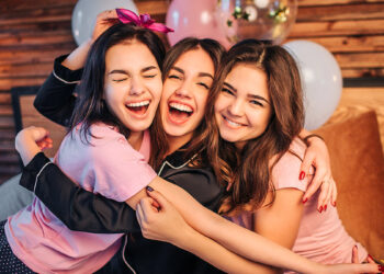 Yıllanmış dostluklar