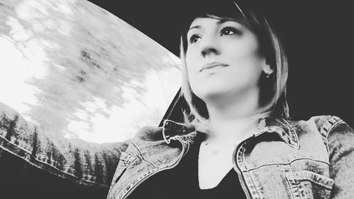 Bursa'nın Osmangazi ilçesinde platonik aşık olduğu solist Nurcan İnan'ı (41) kızının gözü önünde öldüren İzzet Akdeniz (46) için ağırlaştırılmış müebbet hapis cezası istendi.