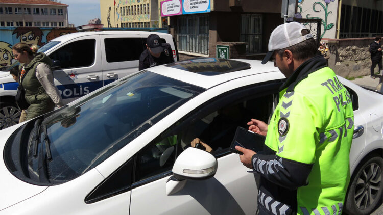 Ataşehir'de okul çevresinde denetim