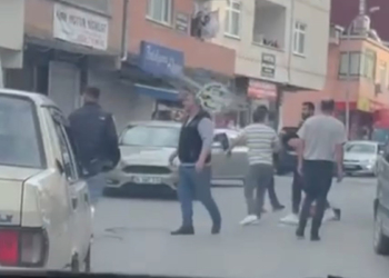 Ataşehir'de yol verme kavgasında yumruklar havada uçuştu
