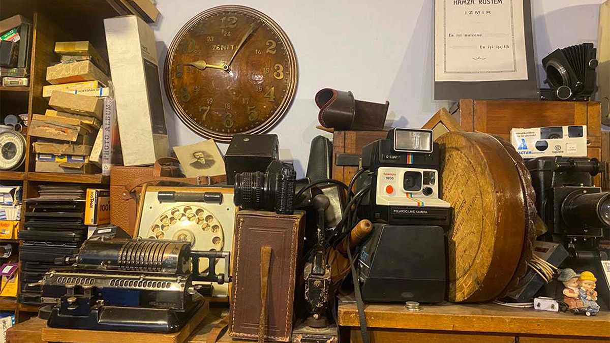 Atatürk'ün özel fotoğrafçısı olan Hamza Rüstem'in torunu Mert Rüstem, ailesinin mirasını yaşatıyor.