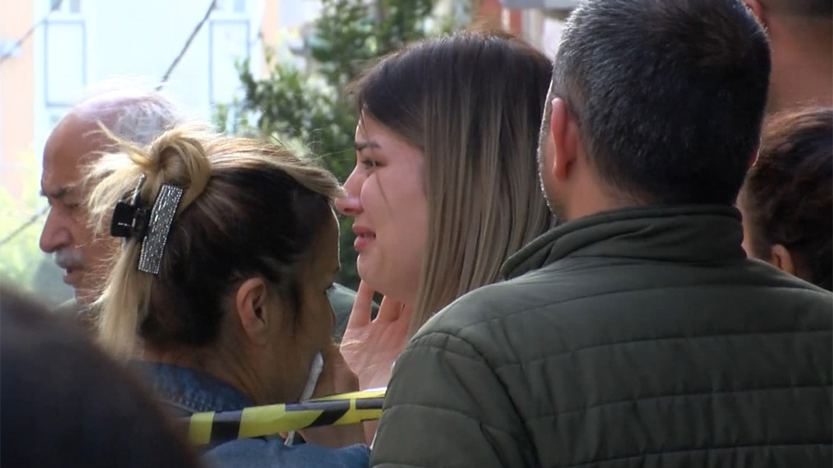 Bağcılar'da, Hüseyin Turan (70), eşi Sevim Turan (62)'ı pompalı tüfekle ateş ederek öldürdü. Kendini ihbar eden Turan daha sonra, aynı silahla intihar etti.