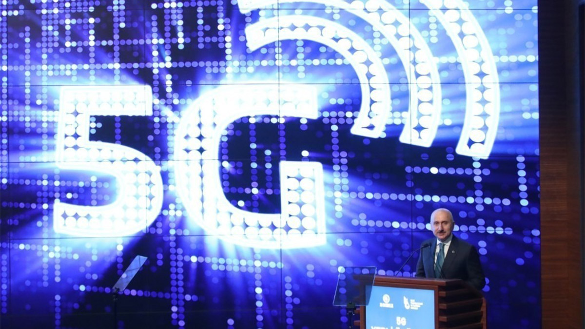 Ulaştırma ve Altyapı Bakanı Adil Karaismailoğlu, 2022 yılında 319 milyar dakikadan fazla telefon görüşmesi gerçekleştirildiğini ve 65 milyar 256 milyon gigabayt internet kullanıldığını açıkladı.