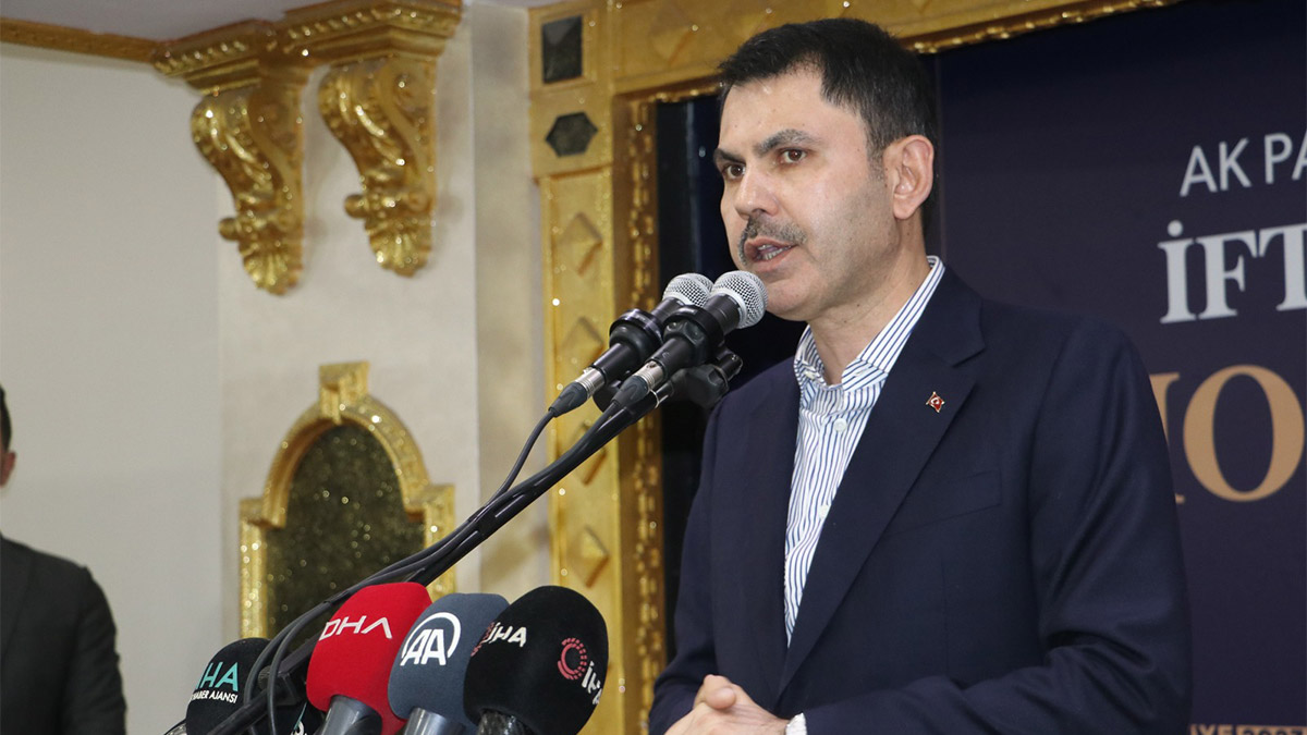 Çevre, Şehircilik ve İklim Değişikliği Bakanı Murat Kurum, Ankara'da depremzede vatandaşlarla iftar yaptı. Kurum, "Depremzede kardeşlerimizle nasıl bir olduysak işin sonuna kadar yine onlarla birlikte olacağız. Her zaman deprem bölgesinde olacak, depremzedelerin yanında olarak ihtiyaçlarını gidermenin derdi içerisinde olacağız. 81 şehrimizi çok daha güçlü yarınlara taşıyacağız" dedi.