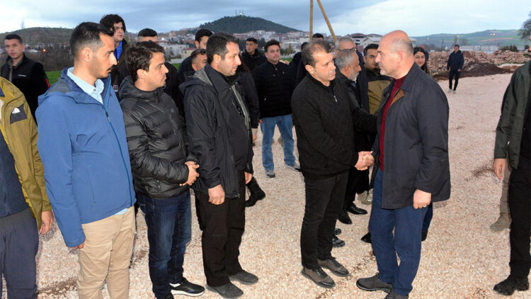 Kurulan çadırlarda 2 milyon 650 bin kişi kalıyor