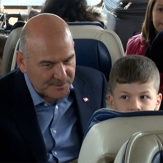 İçişleri Bakanı Süleyman Soylu, 23 Nisan Ulusal Egemenlik ve Çocuk Bayramı'nda Sarıyer İlköğretim Okulu öğrencileriyle boğaz turu yaptı. Soylu, "23 Nisan bütün çocuklara kutlu olsun, egemenliğimize ve bağımsızlığımıza kutlu olsun" dedi.