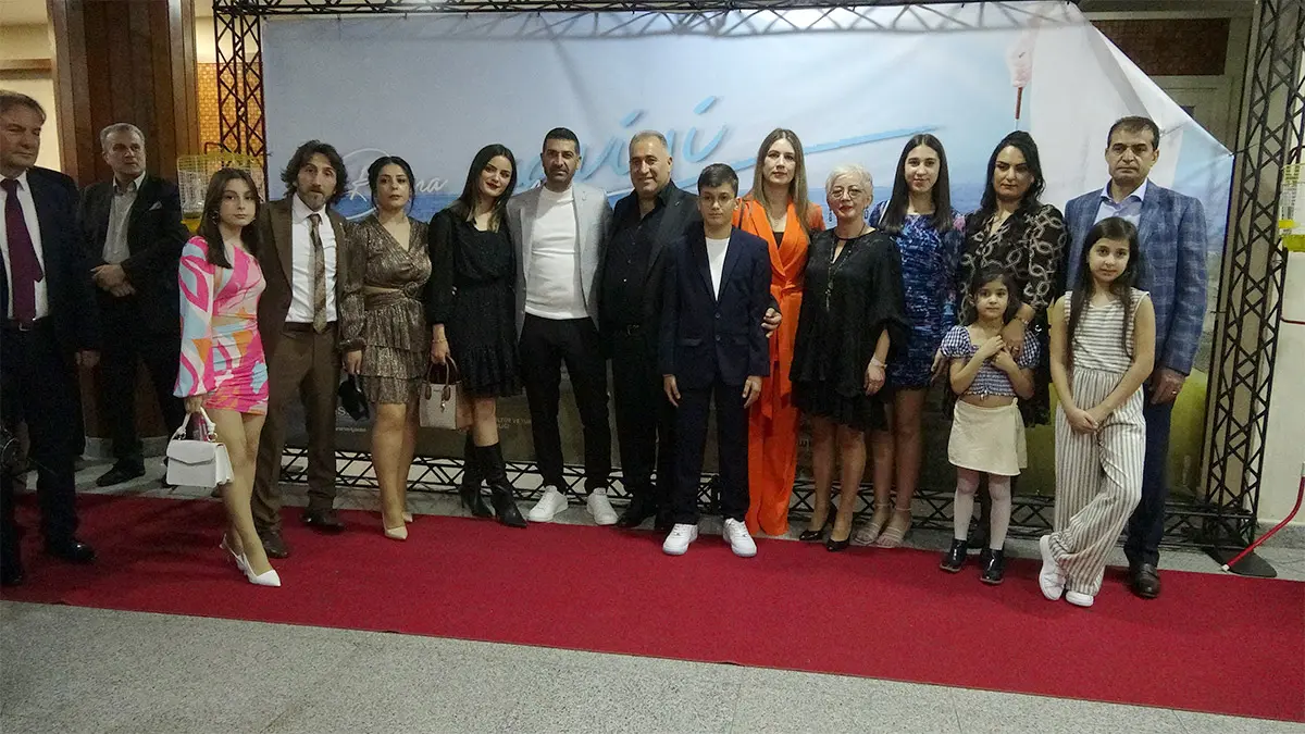 'bana maviyi anlat' filmine duygusal gala