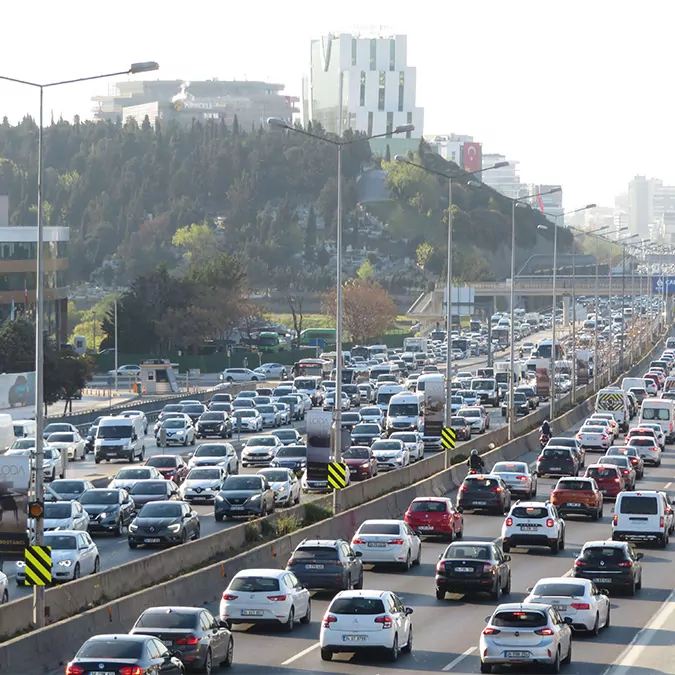 Tatilin sona ermesiyle i̇stanbul'da trafik yoğunluğu oluştu