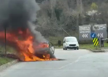 Beykoz'da otomobil alev alev yandı