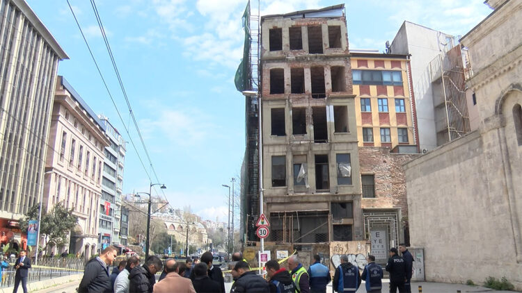 Beyoğlu belediyesi'nden 5 katlı binadaki çökme ile ilgili açıklama