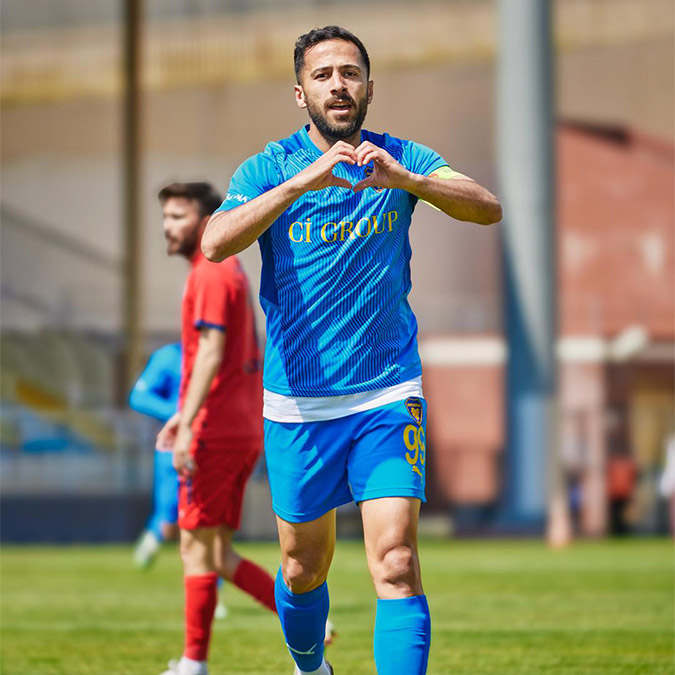 TFF 2'nci Lig Kırmızı Grup'ta 35'inci haftayı Zonguldak Kömürspor'u evinde 2-0 yenerek 3 puanla kapatan Bucaspor 1928 zirveyi takibini sürdürdü.