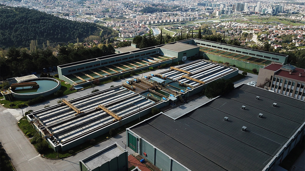 Bursa’nın içme suyu ihtiyacının yüzde 85'i, Uludağ’ın eteklerinde bulunan Doğancı ve Nilüfer barajlarından sağlanıyor. Barajlardaki su, 11 kilometrelik isale hattı ile Doburca İçme Suyu ve Arıtma Tesisi'ne getirilerek, arıtılıyor.