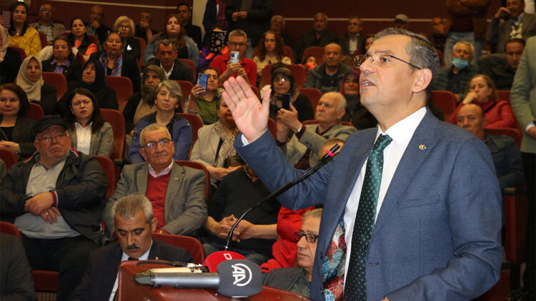 Yıllardır ülkeyi kesip ikiye ayırıyorlar