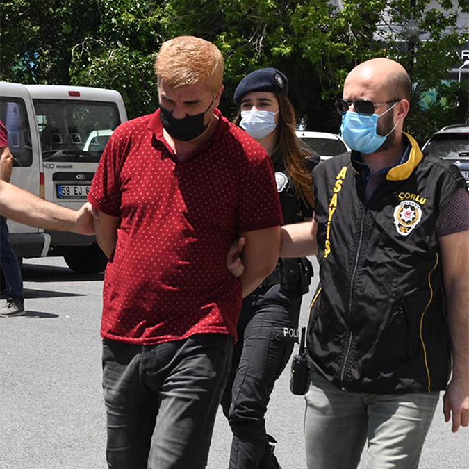 Tekirdağ Çorlu'da sahte içkiden ölen 12 kişi arasında bulunan 4 kişi için açılan ilk davada, içkileri sattıkları gerekçesiyle müebbet hapis istemiyle tutuksuz yargılanan 3 sanıktan Cengiz Girgin 50 yıl hapis cezasına çarptırılıp, tutuklandı.