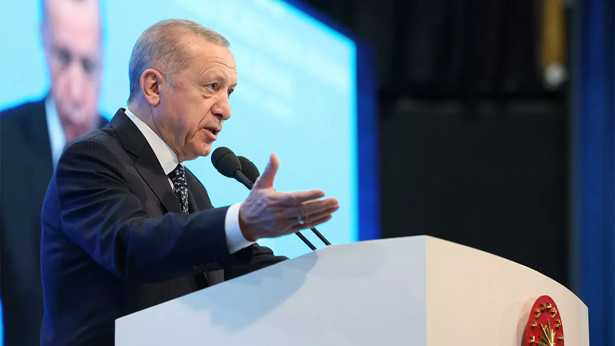 Cumhurbaşkanı recep tayyip erdoğan, ''mayıs ayında gerçekleştirmeyi planladığımız 45 bin yeni sözleşmeli öğretmen ataması gibi müjdelerle sizlerin yanında olduğumuzu göstermeyi sürdüreceğiz'' dedi.  