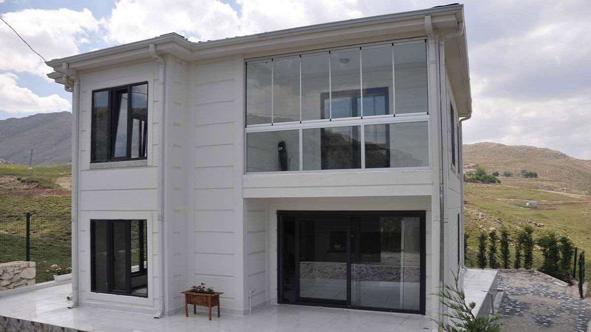 Deprem sonrası çelik prefabrik evlere talep arttı