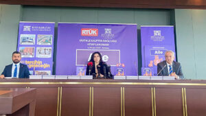 'Dijitale Kalpten Bağlı Aile' kitap serisi ücretsiz dağıtılacak